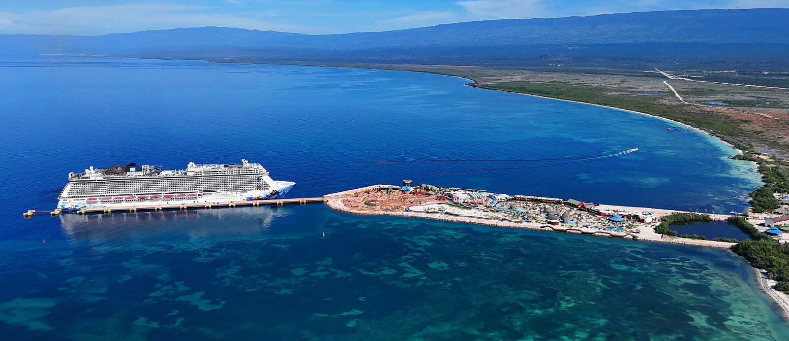 ¡Norwegian Escape llega a Port Cabo Rojo!